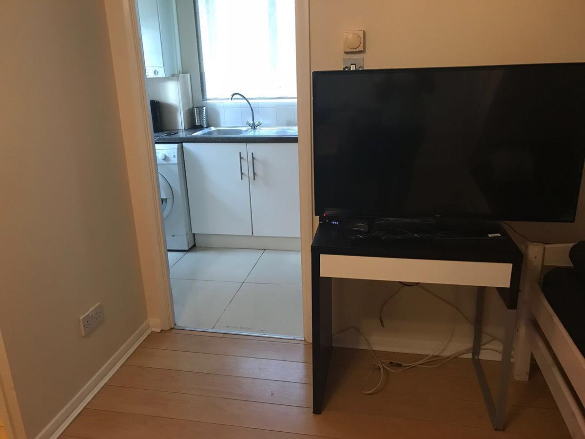 Waltham Abbey Private Property Εξωτερικό φωτογραφία
